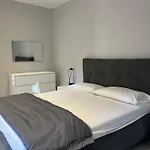 Elegante Corte Con Giardino A 5 Minuti Dal Апартаменты