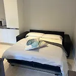 Elegante Corte Con Giardino A 5 Minuti Dal * Анджера