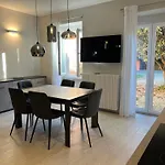 Elegante Corte Con Giardino A 5 Minuti Dal Apartment