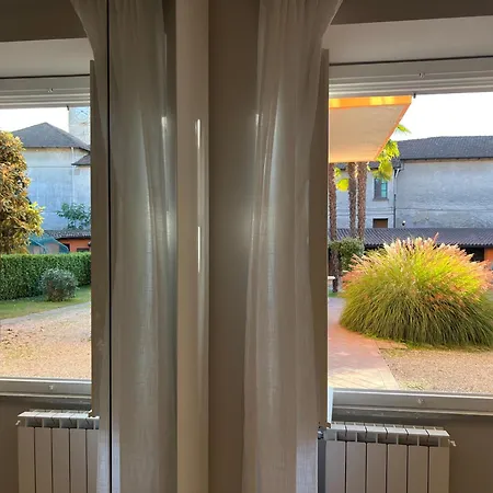 Appartement Elegante Corte Con Giardino A 5 Minuti Dal Angera