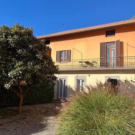 Elegante Corte Con Giardino A 5 Minuti Dal Angera