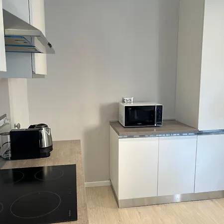 Elegante Corte Con Giardino A 5 Minuti Dal * Angera