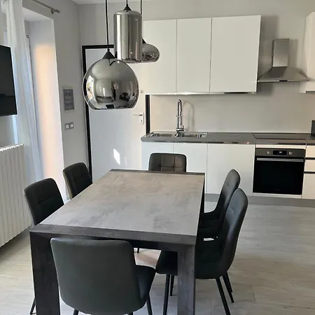 Elegante Corte Con Giardino A 5 Minuti Dal Анджера