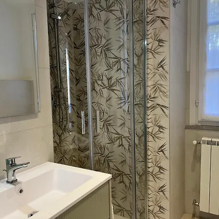 Elegante Corte Con Giardino A 5 Minuti Dal * Angera