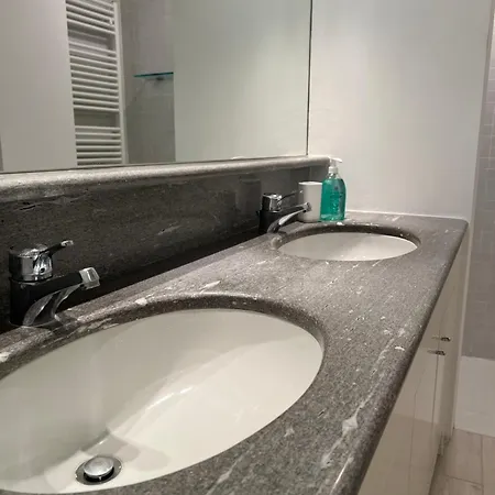 Elegante Corte Con Giardino A 5 Minuti Dal *