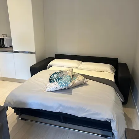 Elegante Corte Con Giardino A 5 Minuti Dal * Angera