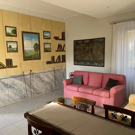 Elegante Corte Con Giardino A 5 Minuti Dal * Angera