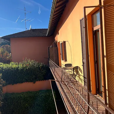 Elegante Corte Con Giardino A 5 Minuti Dal Angera