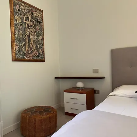 Elegante Corte Con Giardino A 5 Minuti Dal * Angera