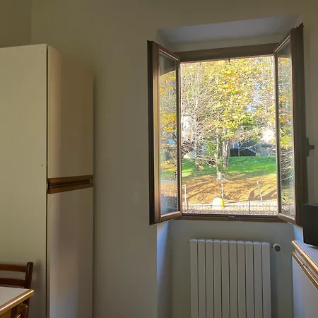 Elegante Corte Con Giardino A 5 Minuti Dal * Angera