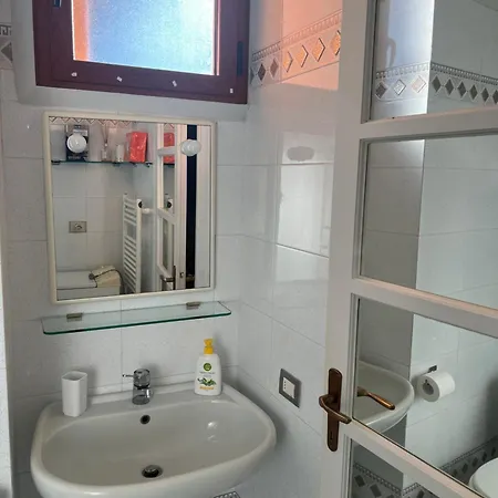 Elegante Corte Con Giardino A 5 Minuti Dal Angera