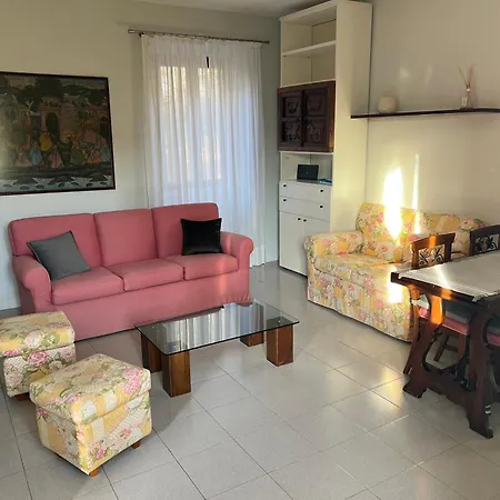 Elegante Corte Con Giardino A 5 Minuti Dal Appartement Angera