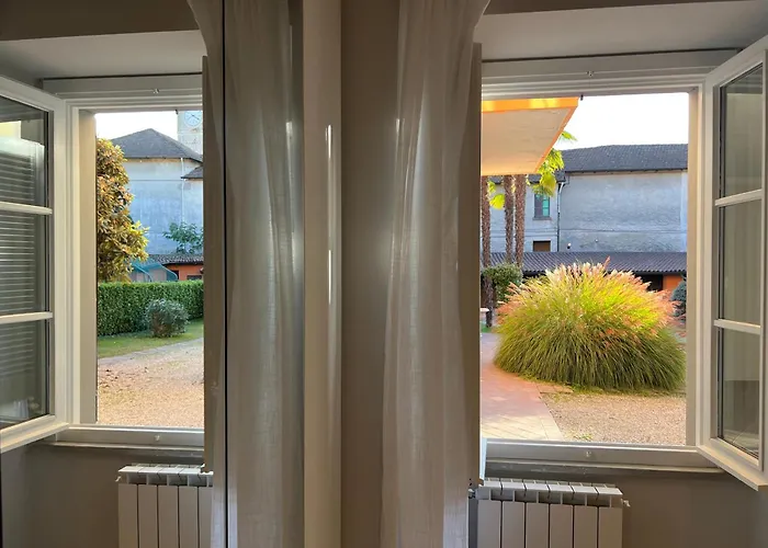 Apartament Elegante Corte Con Giardino A 5 Minuti Dal Angera