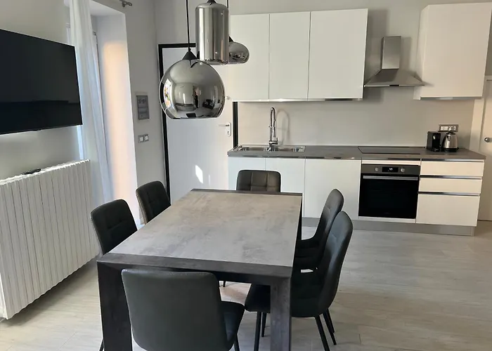 Elegante Corte Con Giardino A 5 Minuti Dal Анджера