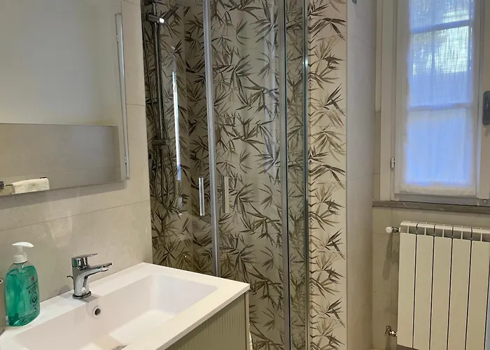 Elegante Corte Con Giardino A 5 Minuti Dal * Angera