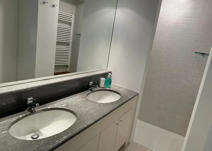 Elegante Corte Con Giardino A 5 Minuti Dal Angera