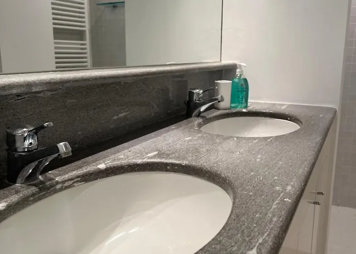 Elegante Corte Con Giardino A 5 Minuti Dal *