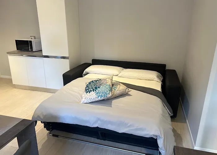 Elegante Corte Con Giardino A 5 Minuti Dal * Анджера