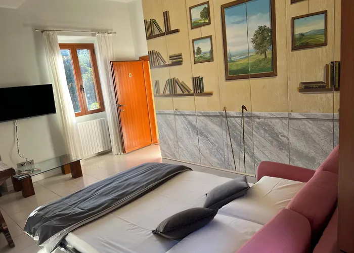 Elegante Corte Con Giardino A 5 Minuti Dal