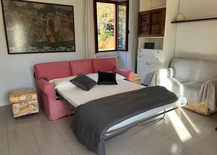 Elegante Corte Con Giardino A 5 Minuti Dal Apartament Angera