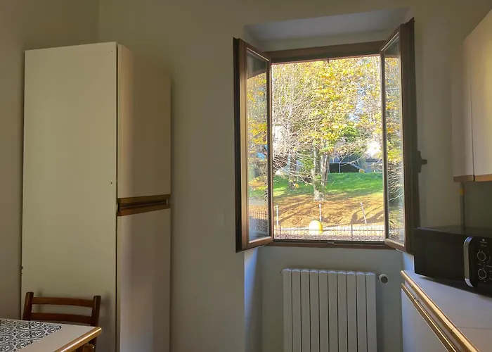 Elegante Corte Con Giardino A 5 Minuti Dal * Angera