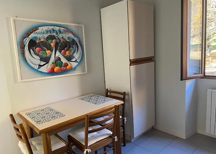 Elegante Corte Con Giardino A 5 Minuti Dal