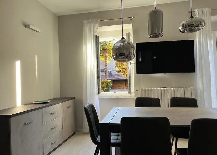 Elegante Corte Con Giardino A 5 Minuti Dal Апартаменты Анджера