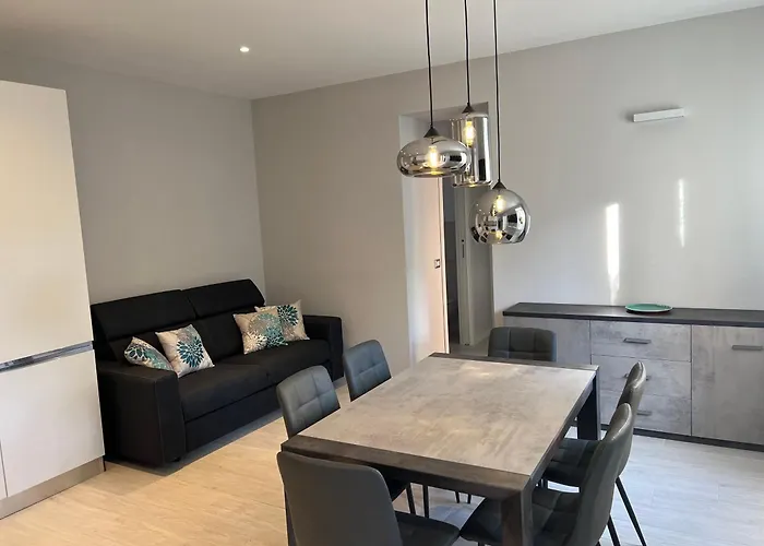 Apartament Elegante Corte Con Giardino A 5 Minuti Dal