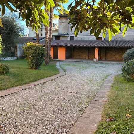 Elegante Corte Con Giardino A 5 Minuti Dal * Angera