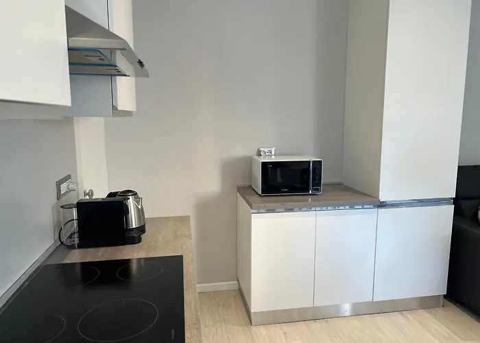 Elegante Corte Con Giardino A 5 Minuti Dal * Angera