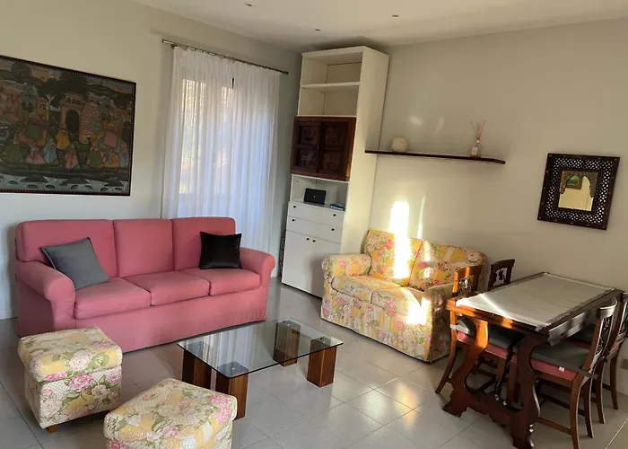 Elegante Corte Con Giardino A 5 Minuti Dal