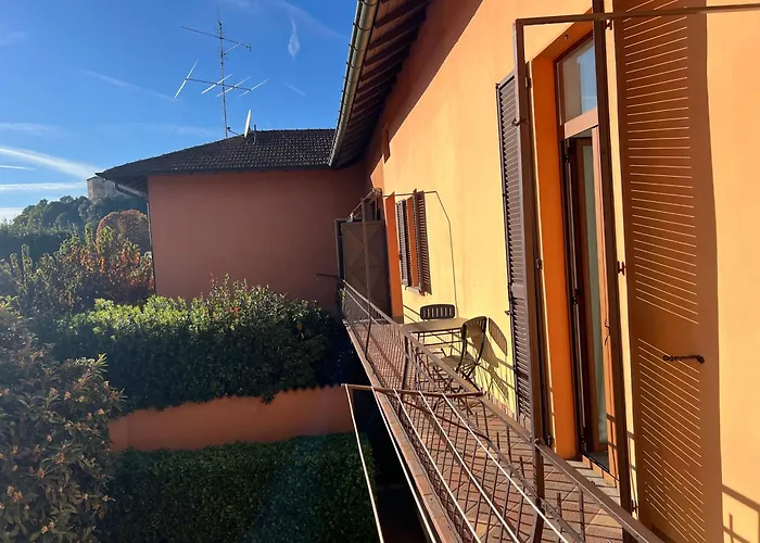 Elegante Corte Con Giardino A 5 Minuti Dal Angera