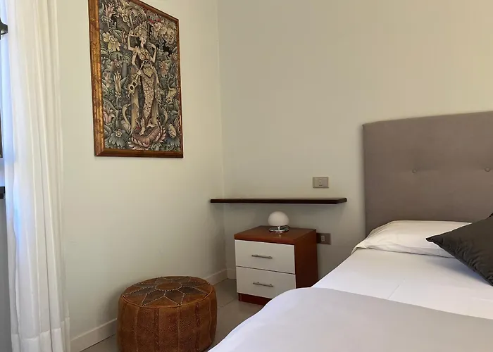 Elegante Corte Con Giardino A 5 Minuti Dal * Angera