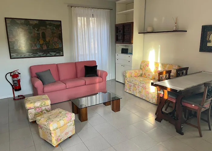 Elegante Corte Con Giardino A 5 Minuti Dal Apartamento Angera